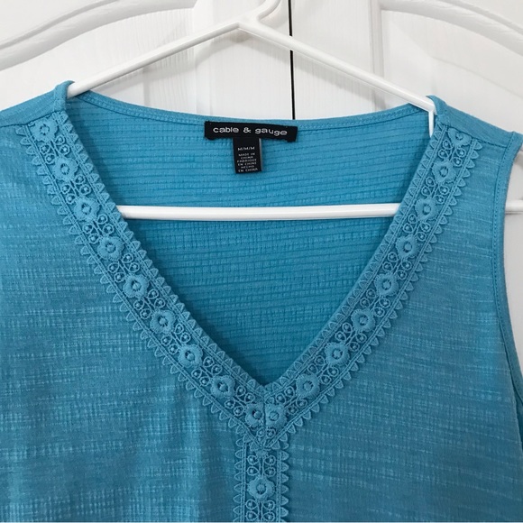 CABLE and GAUGE Aqua Sleeveless Vee Neck Lace Trim Shirt Size M - Picture 2 of 7